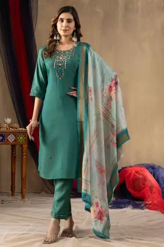 Green silk blend embroidered kurta sets