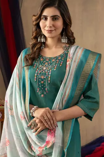 Green silk blend embroidered kurta sets