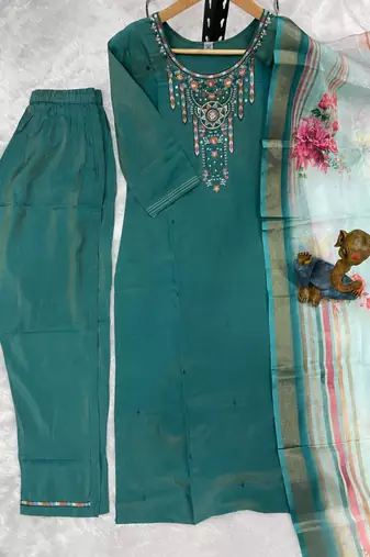 Green silk blend embroidered kurta sets
