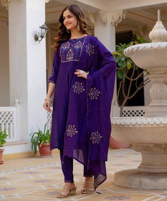 Purple silk blend embroidered kurta sets 3
