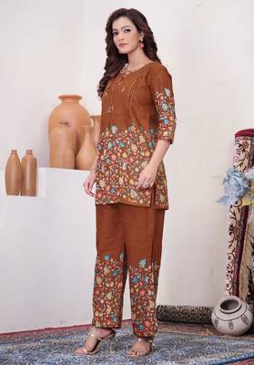 Brown cotton blend embroidered kurta sets 2