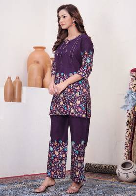 Purple cotton blend embroidered kurta sets 1