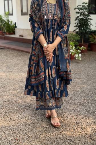 Navy blue cotton blend printed kurta sets