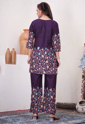 Purple cotton blend embroidered kurta sets 3