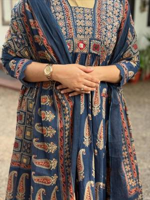 Navy blue cotton blend printed kurta sets 2