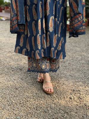Navy blue cotton blend printed kurta sets 3