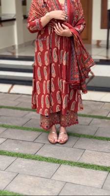 Brown cotton blend printed kurta sets 2