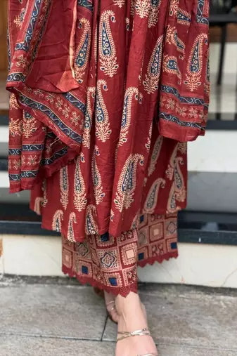 Brown cotton blend printed kurta sets
