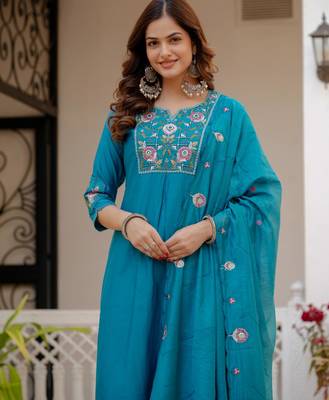 Blue silk blend embroidered kurta sets 2