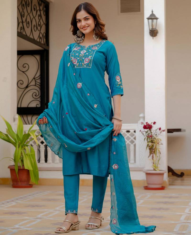 Blue silk blend embroidered kurta sets