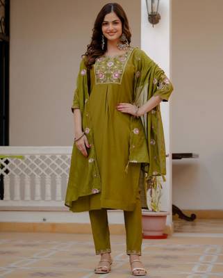 Olive silk blend embroidered kurta sets 1