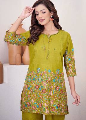 Lime green cotton blend embroidered kurta sets 2