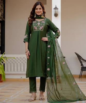 Dark green silk blend embroidered kurta sets 1