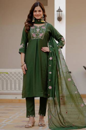 Dark green silk blend embroidered kurta sets