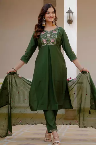 Dark green silk blend embroidered kurta sets