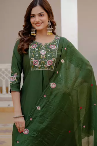 Dark green silk blend embroidered kurta sets