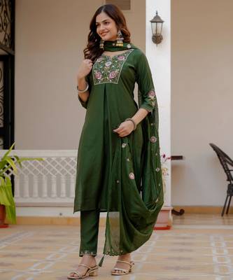 Dark green silk blend embroidered kurta sets 4