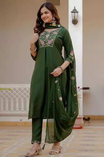 Dark green silk blend embroidered kurta sets