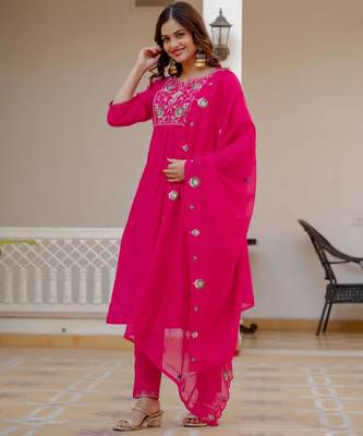Pink silk blend embroidered kurta sets 2