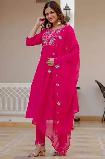 Pink silk blend embroidered kurta sets