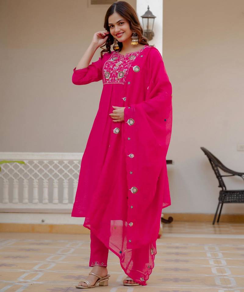 Pink silk blend embroidered kurta sets
