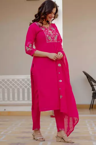 Pink silk blend embroidered kurta sets
