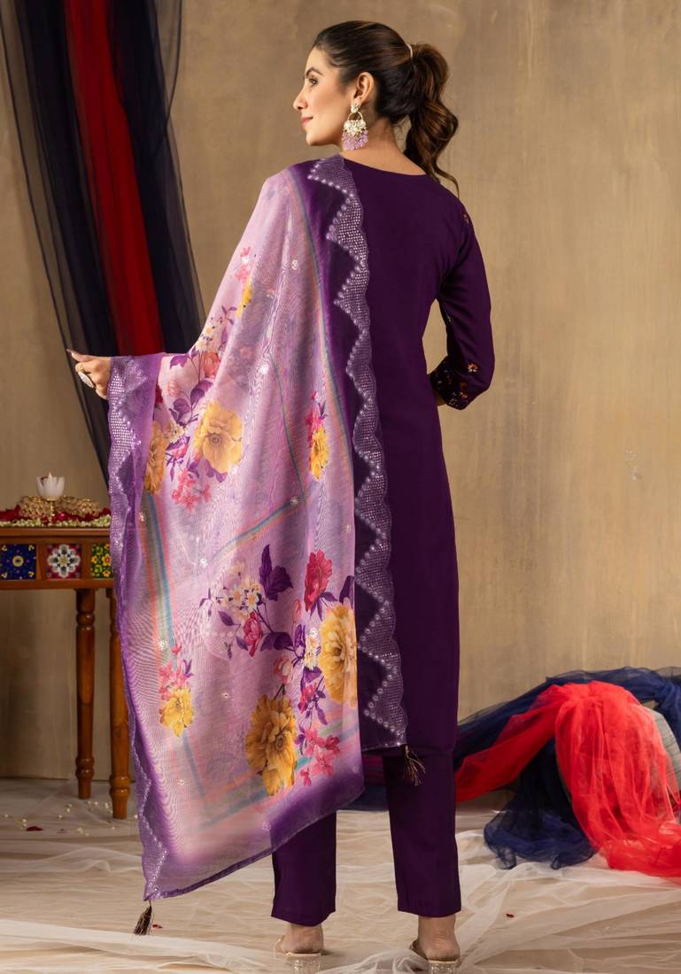 Teal green silk blend embroidered kurta sets