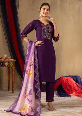 Teal green silk blend embroidered kurta sets 4