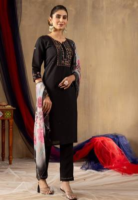 Black silk blend embroidered kurta sets 1