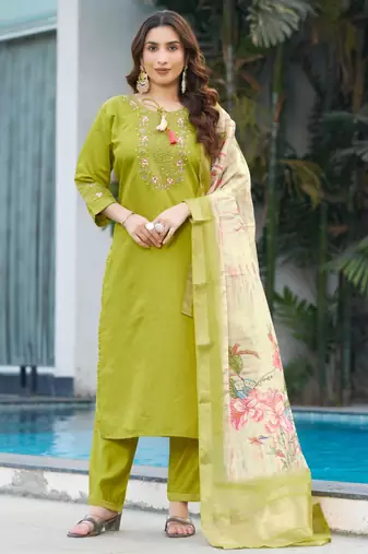 Green silk blend embroidered kurta sets