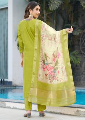 Green silk blend embroidered kurta sets 2