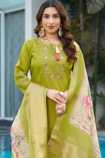 Green silk blend embroidered kurta sets