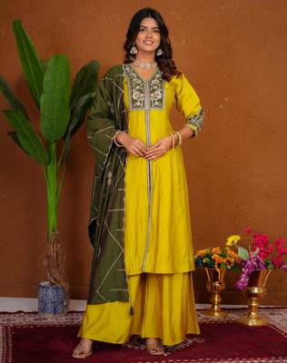 Yellow silk blend embroidered kurta sets 1
