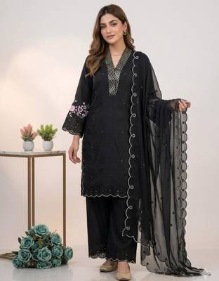Black chanderi embroidered kurta sets 4