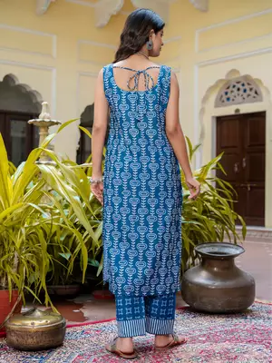 Floral printed  cotton round neck kurta trouser and dupatta set 2