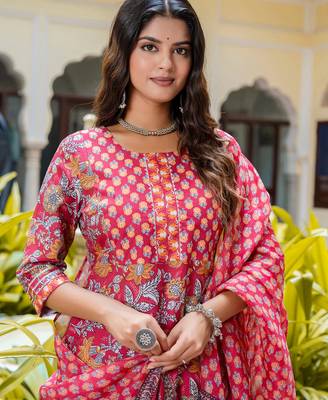 Floral printed  cotton round neck kurta trouser and dupatta set 3