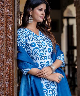 Floral printed  cotton v neck kurta trouser and dupatta set 3