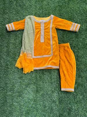 Mustard yellow embroidered velvet kurti set 4