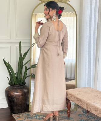 beige vichitra silk blend embroidered kurta pant set with dupatta 5