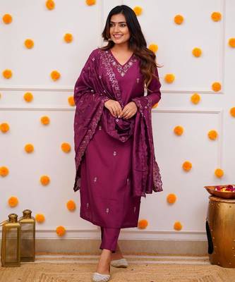 Wine viscose chanderi embroidered kurta pant set with chanderi dupatta 1