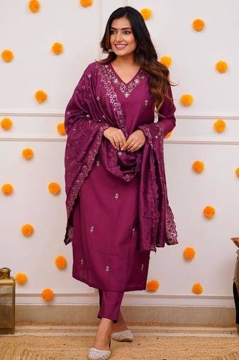 Wine viscose chanderi embroidered kurta pant set with chanderi dupatta