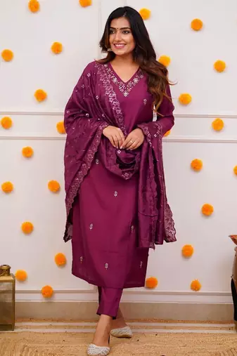 Wine viscose chanderi embroidered kurta pant set with chanderi dupatta