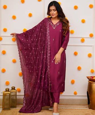 Wine viscose chanderi embroidered kurta pant set with chanderi dupatta 3