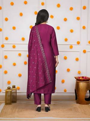 Wine viscose chanderi embroidered kurta pant set with chanderi dupatta 4