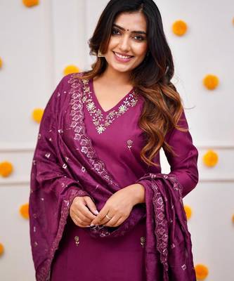 Wine viscose chanderi embroidered kurta pant set with chanderi dupatta 5