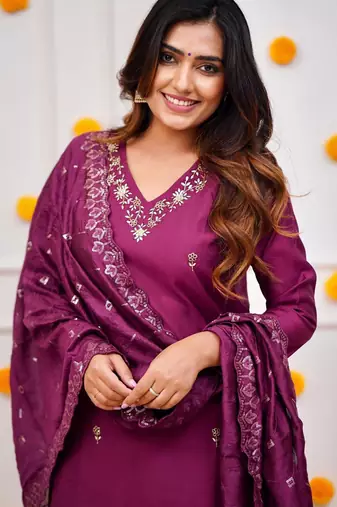 Wine viscose chanderi embroidered kurta pant set with chanderi dupatta