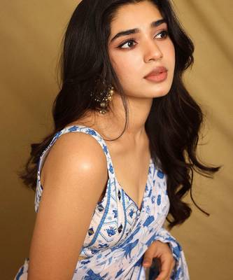 white printed georgette saree with unstitched blouse 5