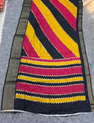 yellow striped georgette saree with unstitched blouse 4