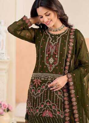 Mahendi pakistani crunchy silk heavy salwar kameez for women 2