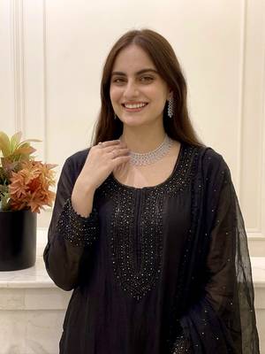 Black Beads Embroidered kurta set 2